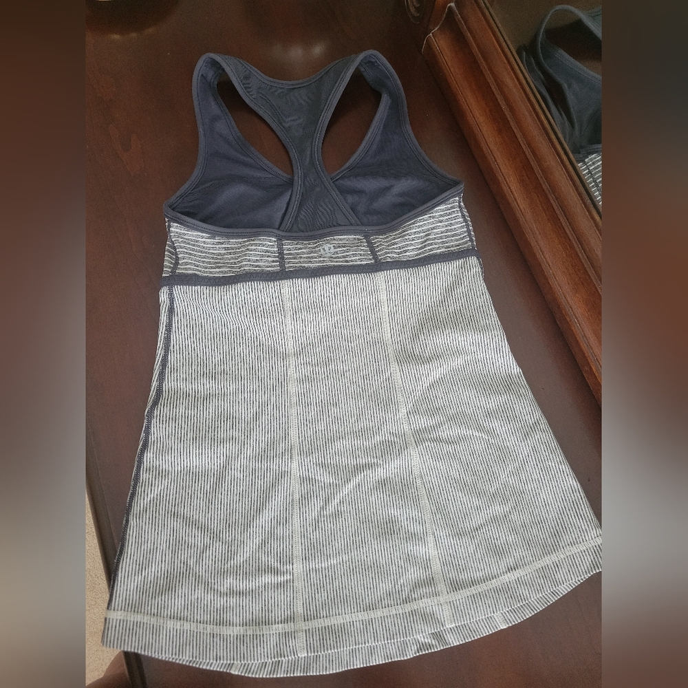 Lululemon top - Picture 2 of 4